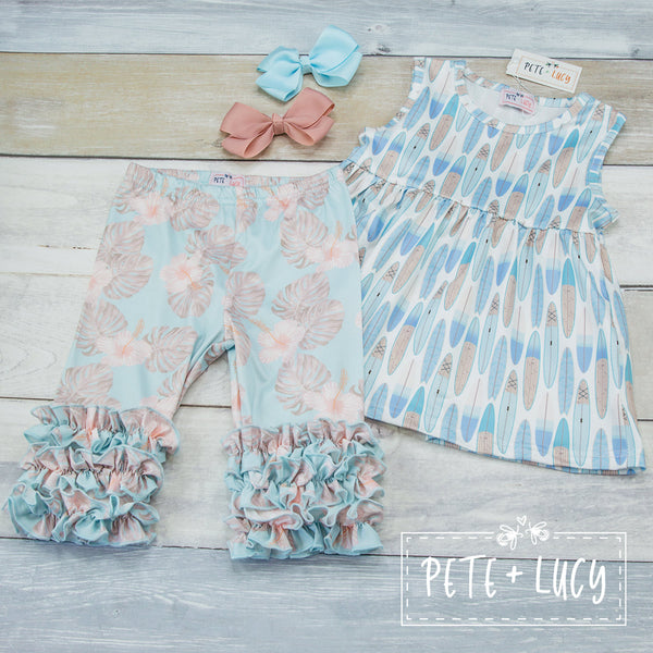 AC Relaxing Surf with Pink Leaves Capri Set