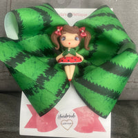 Starla bows with clay